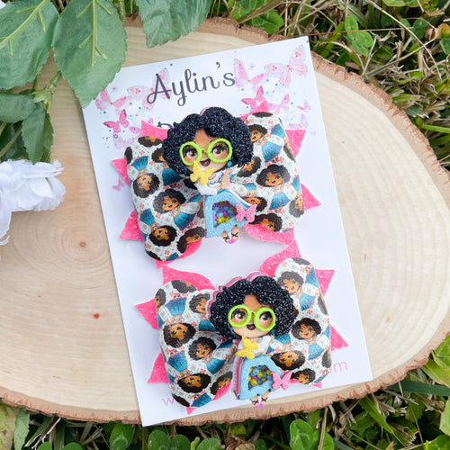 Glasses Sister Shaker Piggies